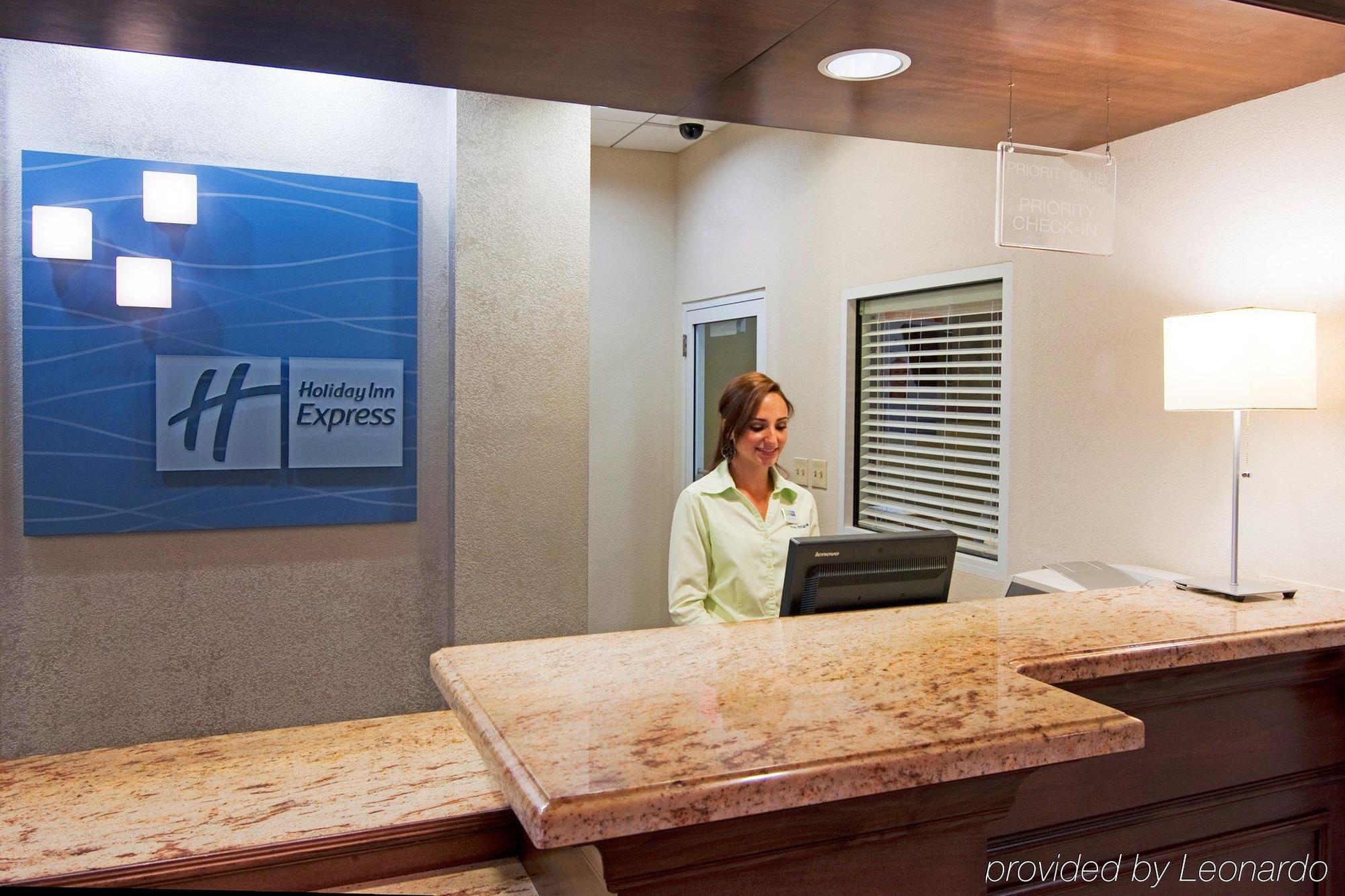 Holiday Inn Express & Suites Miami Kendall By Ihg Country Walk Interior foto