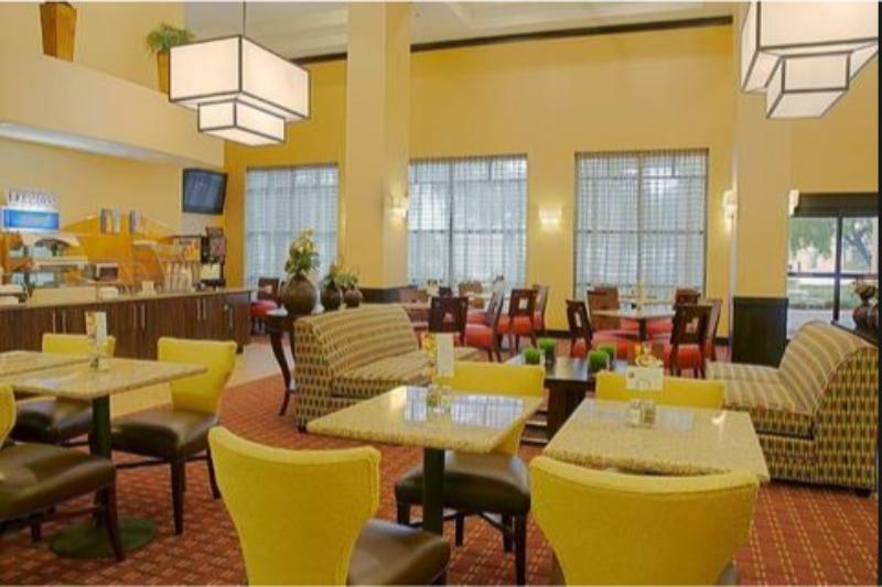 Holiday Inn Express & Suites Miami Kendall By Ihg Country Walk Exterior foto