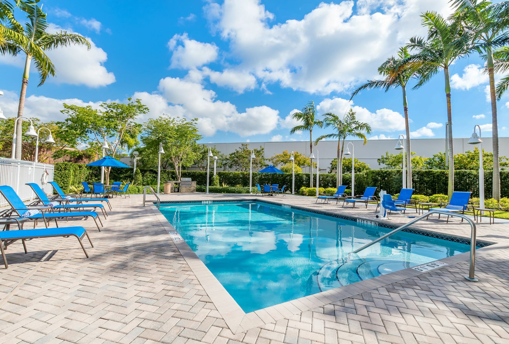 Holiday Inn Express & Suites Miami Kendall By Ihg Country Walk Exterior foto