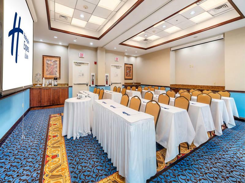 Holiday Inn Express & Suites Miami Kendall By Ihg Country Walk Exterior foto